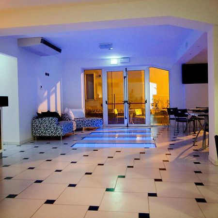 Hotel Leonardo เชเซนาติโก ภายนอก รูปภาพ