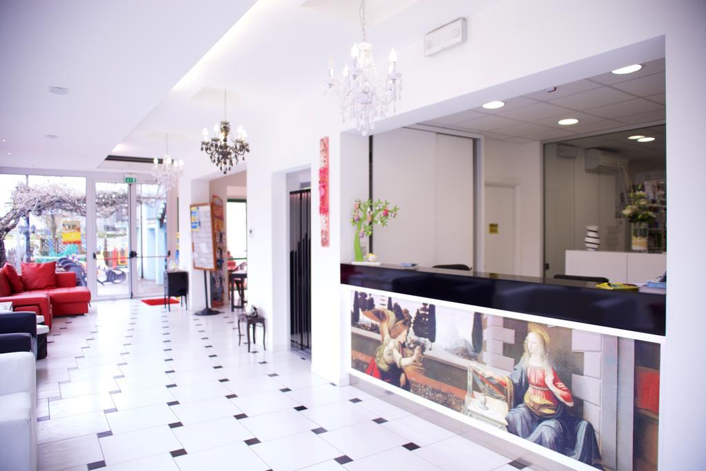Hotel Leonardo เชเซนาติโก ภายนอก รูปภาพ