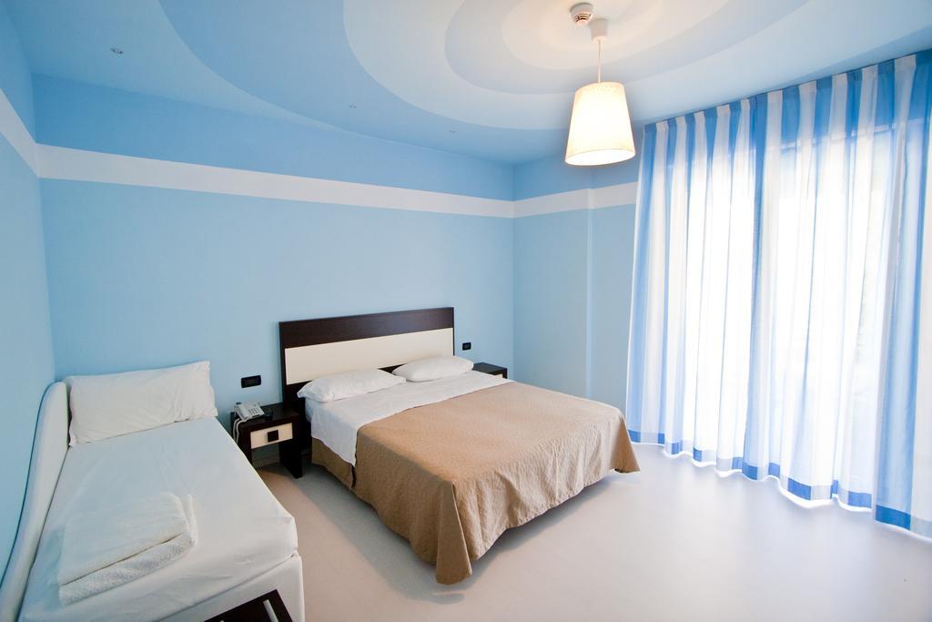 Hotel Leonardo เชเซนาติโก ภายนอก รูปภาพ