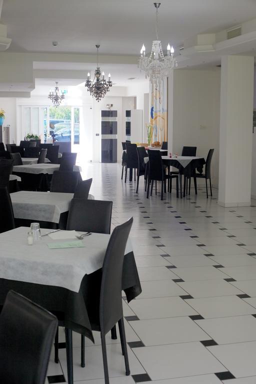 Hotel Leonardo เชเซนาติโก ภายนอก รูปภาพ