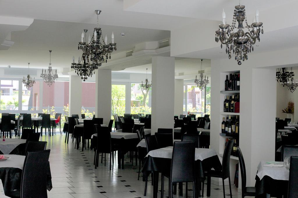 Hotel Leonardo เชเซนาติโก ภายนอก รูปภาพ
